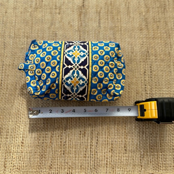 Vera Bradley Riviera Blue & Yellow Quilted & Lined Cosmetic Pouch. - Picture 4 of 6